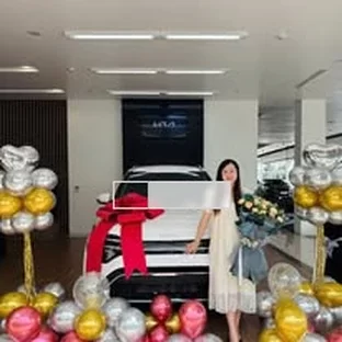 Kia Vĩnh Long - Khách hàng tham khảo xe thực tế tại Tam Bình.