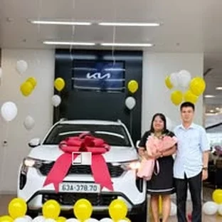 Kia Vĩnh Long - Khoảnh khắc giao xe Kia tại khu vực TP Vĩnh Long.